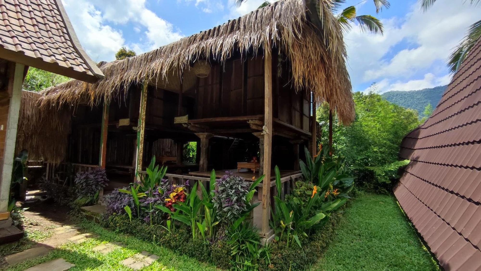 Sekumpul Bali Hidden Space Singaraja  Luaran gambar